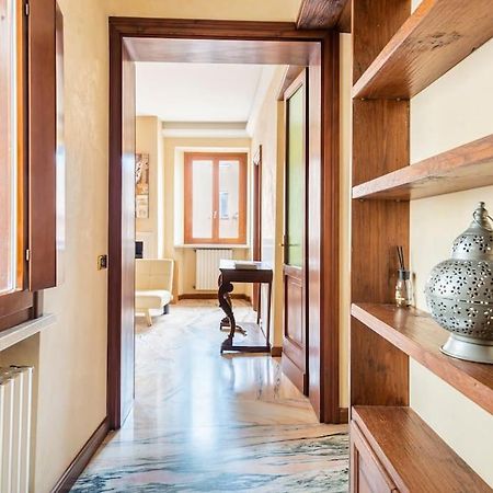 Apartment Under The Basilica Of Sant'Andrea มานโตวา ภายนอก รูปภาพ