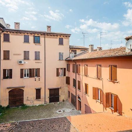 Apartment Under The Basilica Of Sant'Andrea มานโตวา ภายนอก รูปภาพ