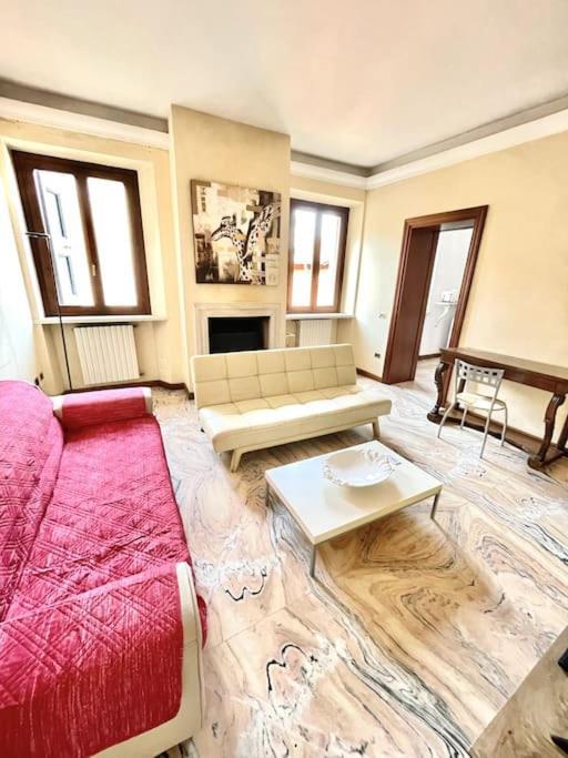 Apartment Under The Basilica Of Sant'Andrea มานโตวา ภายนอก รูปภาพ