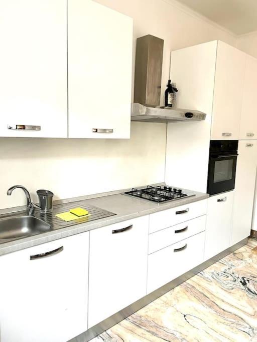 Apartment Under The Basilica Of Sant'Andrea มานโตวา ภายนอก รูปภาพ