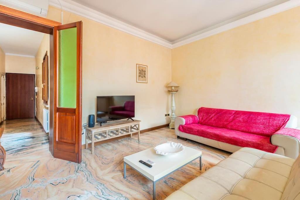Apartment Under The Basilica Of Sant'Andrea มานโตวา ภายนอก รูปภาพ