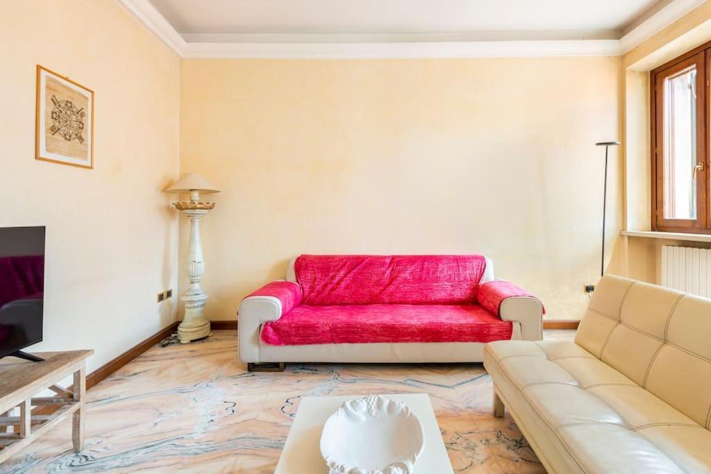Apartment Under The Basilica Of Sant'Andrea มานโตวา ภายนอก รูปภาพ