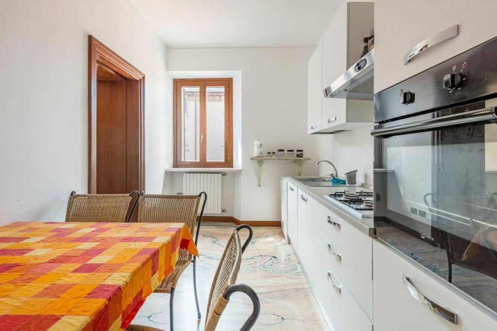 Apartment Under The Basilica Of Sant'Andrea มานโตวา ภายนอก รูปภาพ