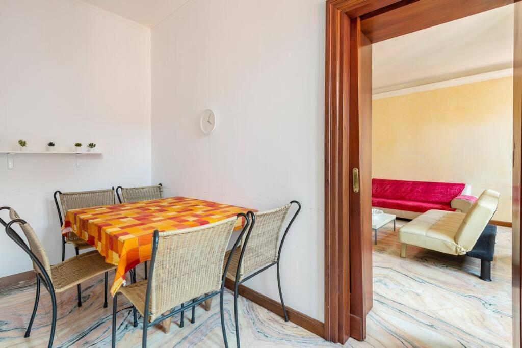 Apartment Under The Basilica Of Sant'Andrea มานโตวา ภายนอก รูปภาพ