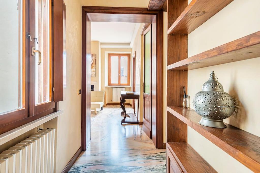 Apartment Under The Basilica Of Sant'Andrea มานโตวา ภายนอก รูปภาพ