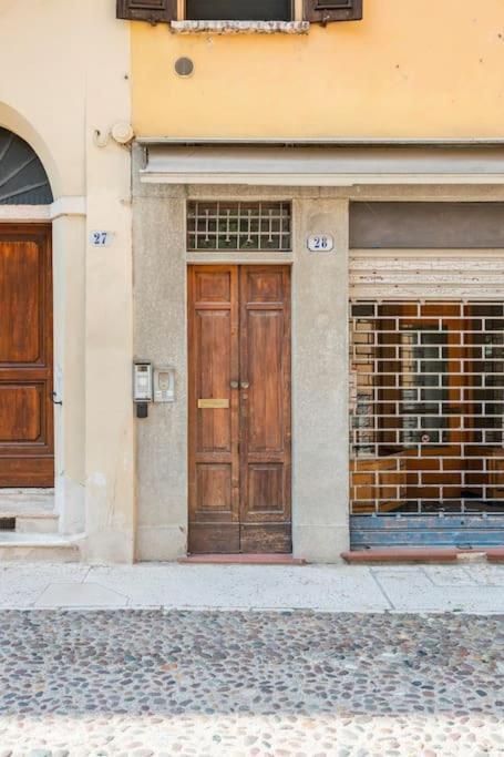 Apartment Under The Basilica Of Sant'Andrea มานโตวา ภายนอก รูปภาพ