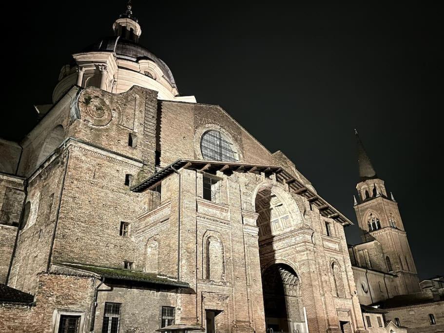 Apartment Under The Basilica Of Sant'Andrea มานโตวา ภายนอก รูปภาพ