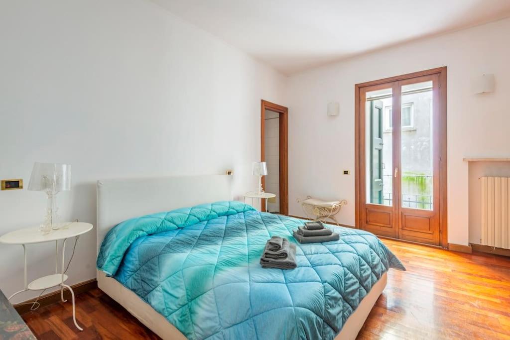 Apartment Under The Basilica Of Sant'Andrea มานโตวา ภายนอก รูปภาพ